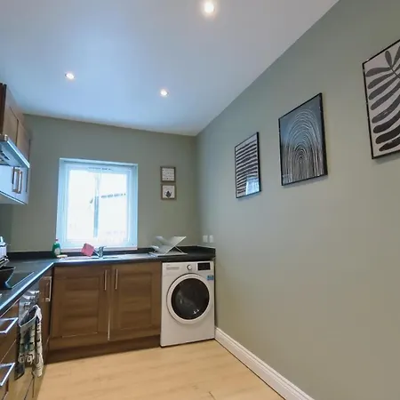 Lejlighed Spacious Duplex With 2 Bathrooms With Free Wi-fi, Parking And Keyless Access, Sleeps Up To 9 - Perfect For Groups Birmingham