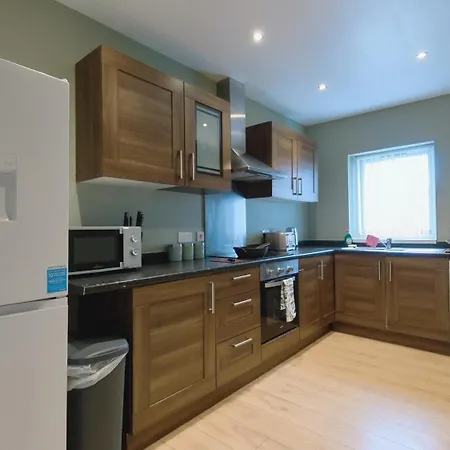 Lejlighed Spacious Duplex With 2 Bathrooms With Free Wi-fi, Parking And Keyless Access, Sleeps Up To 9 - Perfect For Groups