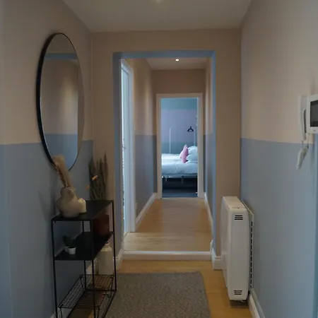 Spacious Duplex With 2 Bathrooms With Free Wi-fi, Parking And Keyless Access, Sleeps Up To 9 - Perfect For Groups Birmingham