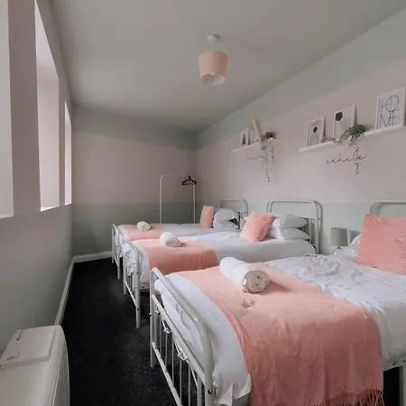 Lejlighed Spacious Duplex With 2 Bathrooms With Free Wi-fi, Parking And Keyless Access, Sleeps Up To 9 - Perfect For Groups Birmingham