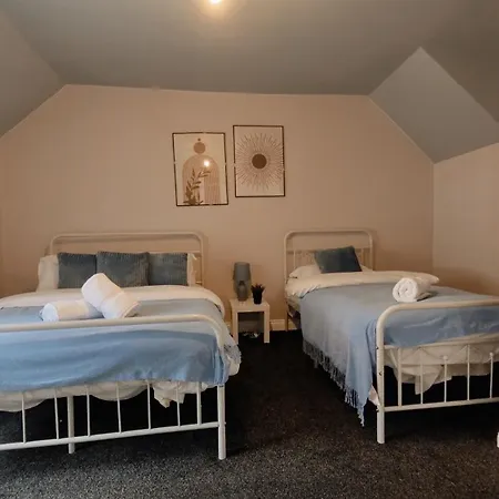 Lejlighed Spacious Duplex With 2 Bathrooms With Free Wi-fi, Parking And Keyless Access, Sleeps Up To 9 - Perfect For Groups