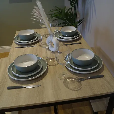 Lejlighed Spacious Duplex With 2 Bathrooms With Free Wi-fi, Parking And Keyless Access, Sleeps Up To 9 - Perfect For Groups *