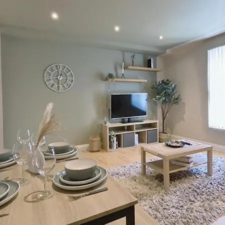 Lejlighed Spacious Duplex With 2 Bathrooms With Free Wi-fi, Parking And Keyless Access, Sleeps Up To 9 - Perfect For Groups Birmingham