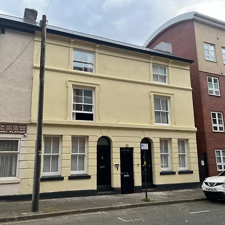 Spacious Duplex With 2 Bathrooms With Free Wi-fi, Parking And Keyless Access, Sleeps Up To 9 - Perfect For Groups Lejlighed